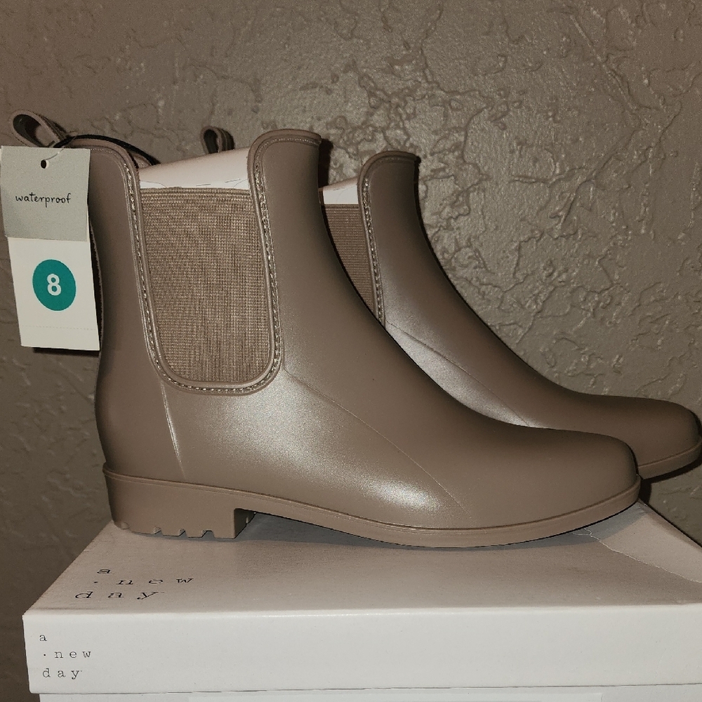 Women's Waterproof Chelsea Boots - Picture 1 of 5